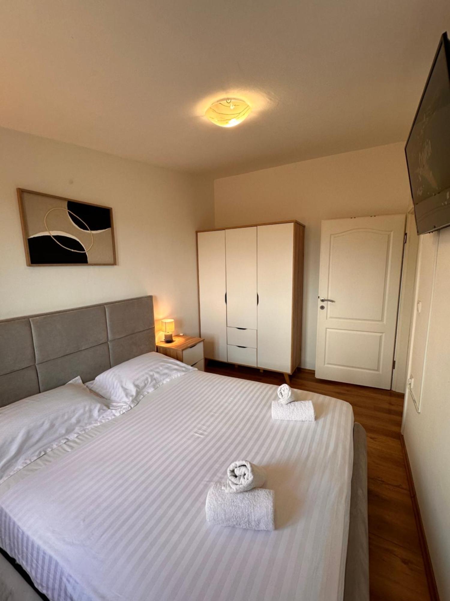Apartments Roko Pridraga Bagian luar foto